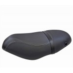 Zadel / buddyseat  Piaggio Zip 2000 zwart met witte stiksels 