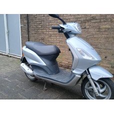 Piaggio Fly 2 takt bromscooter